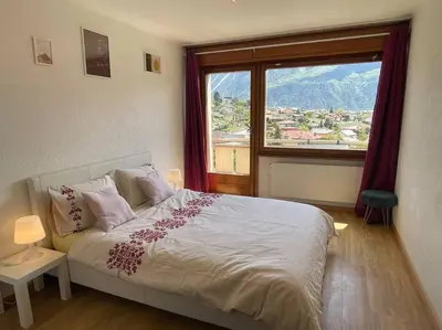 Ein Bett oder Betten in einem Zimmer der Unterkunft Besso Miège Spacieux, situation idéale pour visiter le Valais