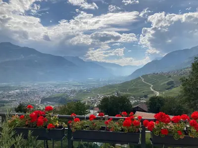 Ein allgemeiner Bergblick oder ein Berglick von des Privatzimmers aus