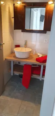 Ein Badezimmer in der Unterkunft L'Aurosée