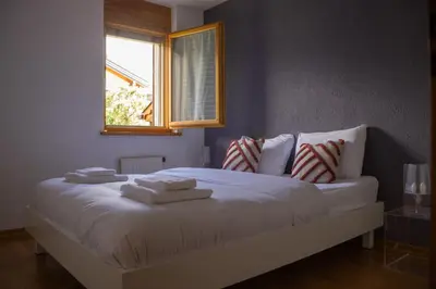 Ein Bett oder Betten in einem Zimmer der Unterkunft Family friendly 2-Bedroom near Golf & Ski slopes