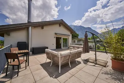 Ein allgemeiner Bergblick oder ein Berglick von der Ferienwohnung aus