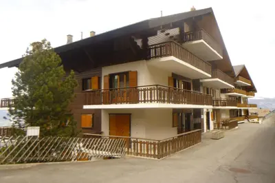 Das Gebäude in dem sich die Ferienwohnung befindet
