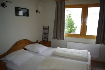 Ein Bett oder Betten in einem Zimmer der Unterkunft Forum L au centre de Zinal