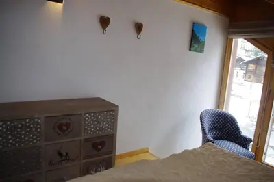 Ein Bett oder Betten in einem Zimmer der Unterkunft Forum L au centre de Zinal